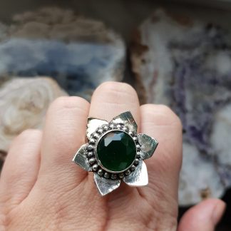 Překrásný prsten se zeleným onyxem velikosti 58/59